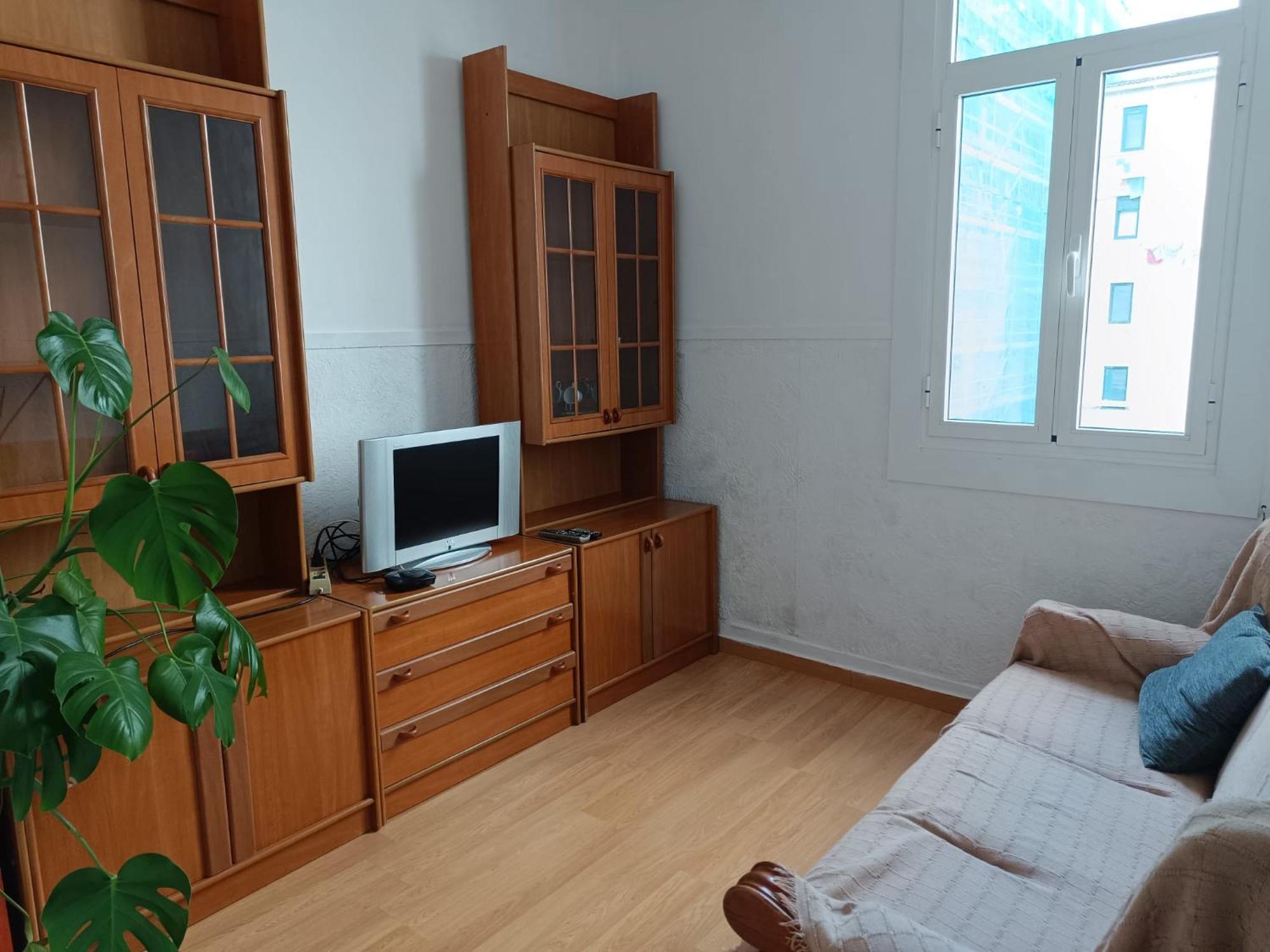 Residencia Estudiantil Vintage: Encanto Rústico Sin Ascensor