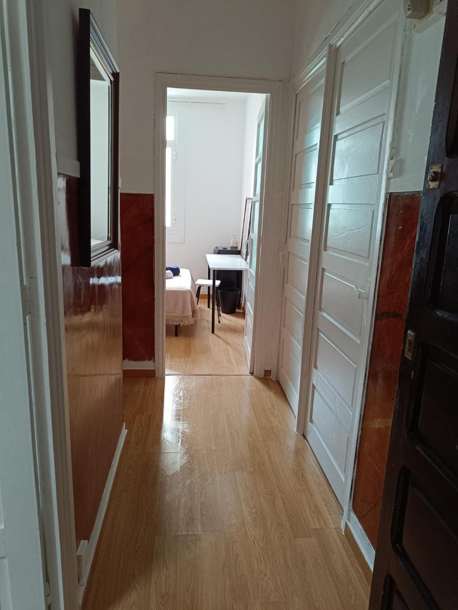Piso Antiguo, Muebles Viejos, Muy Sencillo, Alquilado En Invierno A Estudiantes, Sin Ascensor, Cocina Antigua A Gas, Edificio Muy Antiguo Appartement A Coruña
